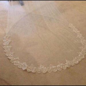 Ivory & white hue veil